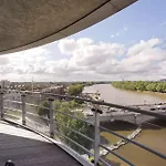 2-Bed Penthouse With Unique River Views - Located In London\'S Iconic Building