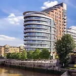 2-Bed Penthouse With Unique River Views - Located In London\'S Iconic Building