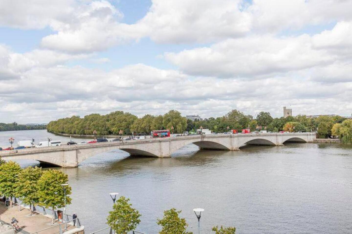 2-bed Penthouse With Unique River Views - Located In London's Iconic Building *