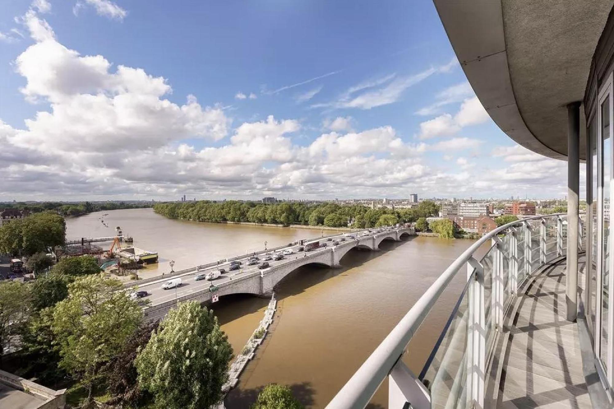 2-bed Penthouse With Unique River Views - Located In London's Iconic Building Appartamento Londra